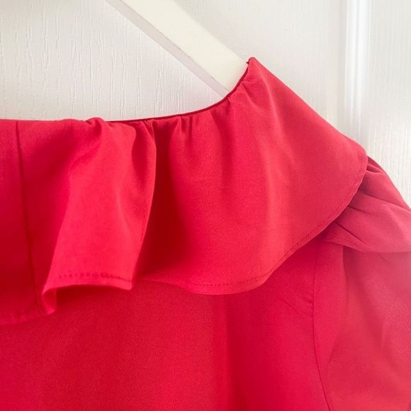 Banana Republic Medium Strawberry Ruffle Shirt Blouse Top‎ with Fabric Buttons - Picture 9 of 10